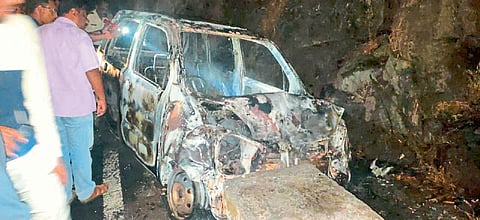 A woman was killed by a moving motor vehicle in aamboli kokan marthi news