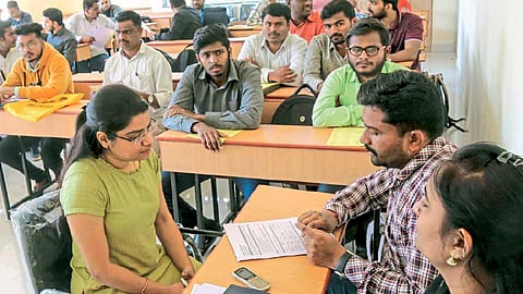 पुण्यात एकाच दिवसात ७४० जणांना नोकरी