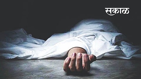 जळगाव - उधना रेल्वे मार्ग उठला रेल्वे कर्मचाऱ्यांच्या जीवावर ;होळीच्या दिवशीच कोकणी कुटुंबावर काळाचा घाला