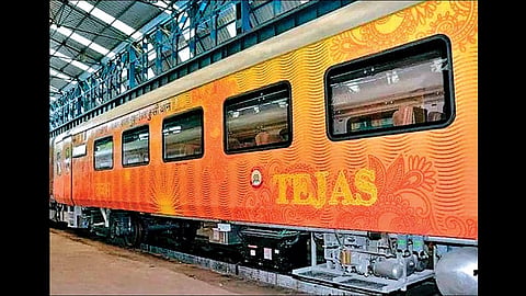 उत्पन्नापेक्षा खर्चच जास्त, तेजस एक्सप्रेसला यार्डात व्हावं लागणार लॉकडाऊन !