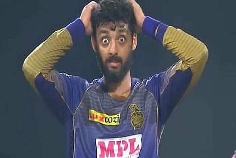 nagpur police tweet photo of varun chakraborty in KKR and delhi capitals match