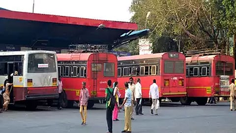 Coronavirus: कामगार गावाकडे परतू लागल्याने वीस टक्के तूट