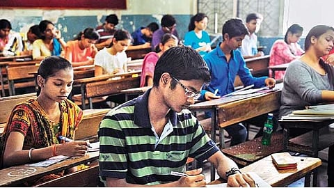 आजपासून दहावी परीक्षेचे अर्ज भरण्यास सुरुवात, शाळा बंद असल्याने मुख्याध्यापकांमध्ये नाराजी
