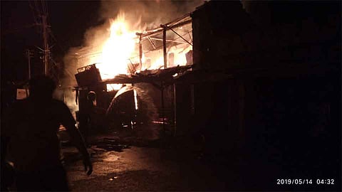दोडामार्ग बाजारपेठेतील आगीत सहा दुकाने खाक