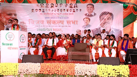 Loksabha 2019 : पोरं दुसऱ्यांना झाली, मांडीवर खेळवण्याची वेळ आमच्यावर- गडकरी
