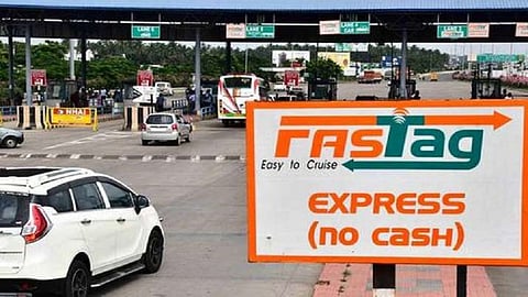 मित्रांनो Fastag लावलात का? प्रजासत्ताक दिनापासून होणार 100 टक्के अंमलबजावणी