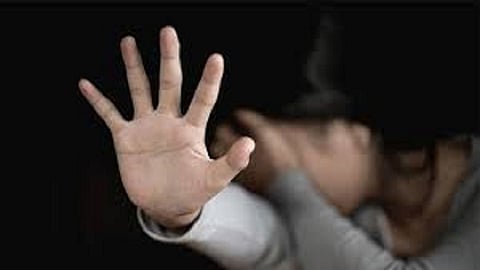 नापास करण्याची धमकी देऊन; शिक्षकाचा विद्यार्थिनीवर अत्याचार