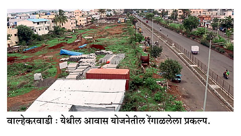 आवास प्रकल्प कासवगतीने