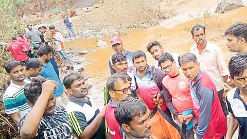 रत्नदुर्ग माउंटेनिअर्स, व्हाईट आर्मीने उचलला खारीचा वाटा