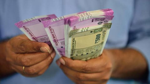 पुणे : निर्बंध घातल्यावर काढले सव्वा दोन कोटी
