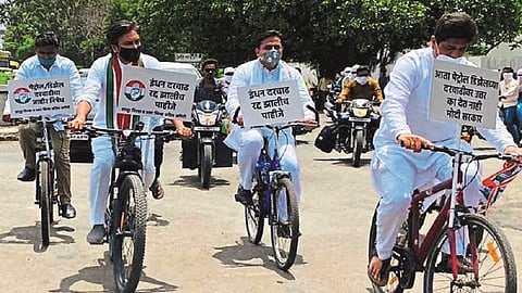 Congress Andolan Against Fuel Price Hike Latur News