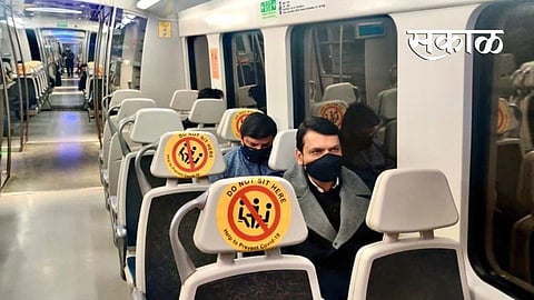 Devendra_Fadnavis_Metro