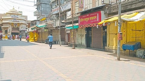 Devotees have been inconvenienced as shops outside the Shri Vitthal Mandir in Pandharpur are closed.jpg