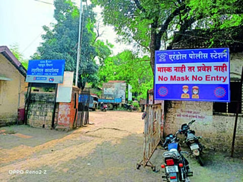 पोलिस ठाण्यात ‘नो मास्क नो एन्ट्री’ !