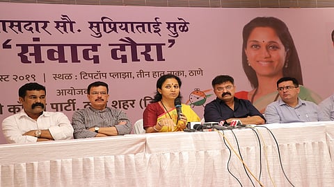 संवाद दौऱ्यासाठी सुप्रिया सुळे ठाण्यात आलेल्या असताना त्यांनी पत्रकारांशी संवाद साधला.