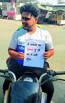 संचारबंदी आदेशाला "खो'...पोलिसांचा दंडुका "म्यान'; "उठबशां'वर जोर