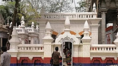 बांगला देशातील मातुआ मंदिर.