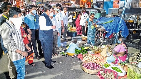Mayor Satish Kulkarni appealed to the citizens to wear masks Nashik Marathi News