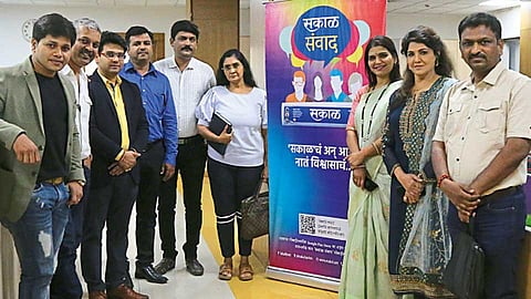 सकाळ कार्यालय (बुधवार पेठ) - ‘सकाळ’च्या पुढाकाराने चित्रपटनिर्मात्यांची बैठक आयोजित केली होती. या वेळी (डावीकडून) अभिजित भोसले, विनोद सातव, सचिन बामगुडे, नीलेश नवलाखा, मेघराज राजेभोसले, अंजना शहा, अश्विनी दरेकर, भाग्यश्री देसाई, एम. के. धुमाळ.