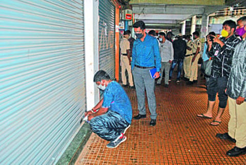 वेळ संपली तरी दुकाने सुरूच, मनपाकडून ६० दुकाने सील
