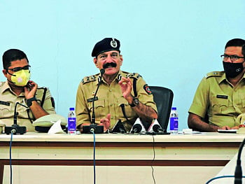 पोलिस महानिरीक्षकांकडून लाचखोरांमुळे वरिष्ठांवर लवकरचं होणार कारवाई ?