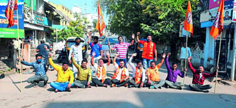 रस्ते दुरूस्त करा अन्यथा मनपाला टाळे ठोकू..मनसेचा इशारा !