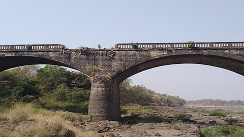 किन्हवली : जीर्ण झालेला काळू नदी पूल
