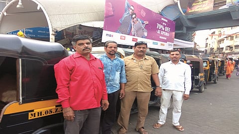 डोंबिवली : डोंबिवलीतील अनिल राजपूत, संजय शर्मा, कन्हया विश्वकर्मा, संतोष पाल यांच्यासह अनेक रिक्षाचालकांनी "नो हॉर्न डे' मोहिमेला पाठिंबा जाहीर केला.