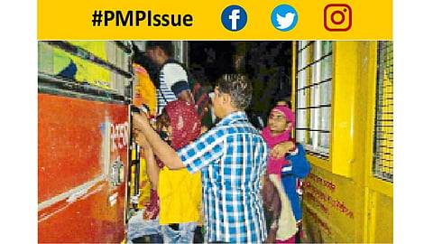 मनपा भवन - तळेगाव ढमढेरे मार्गावर वेळेत बस उपलब्ध होत नाही. यामुळे बस आल्यावर चढण्यासाठी प्रवाशांची अशी गर्दी होते.