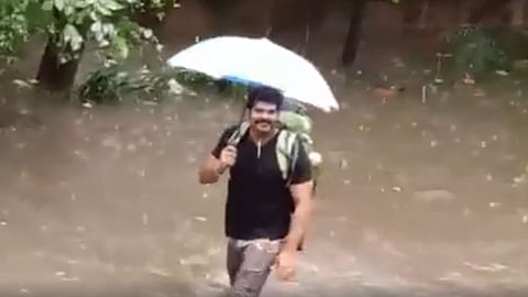 Ranada and Anjali from tuzyat rangla stuck in flood at Kolhapur
