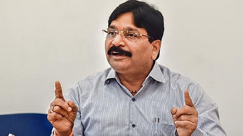 वायकरांचा नेम चुकला आणि बाण धनुष्यातच घुसला, भाजपने उडवली वायकरांची टर