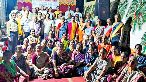 चिंचवड - भारत सत्संग मंडळाने गेल्या शनिवारी आयोजित केलेल्या कार्यक्रमात सहभागी झालेला मंडळाचा सत्संग परिवार.