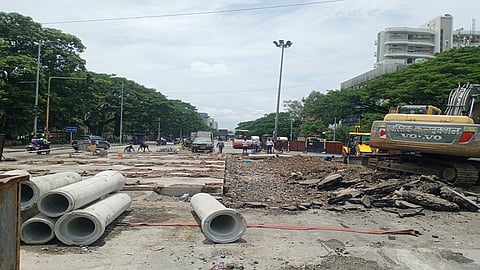 Three squares road is Closed at pune satara road Three squares road is Closed at pune satara road