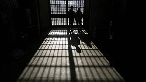 Two doctors for performing carelessly cesarean of 22 old year woman were sentenced to ten years in prison