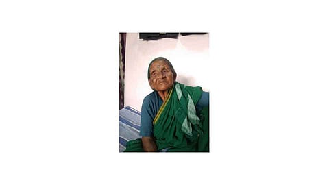 Celebrating Aniversiry Of Bridge In Sangli By 100 Years Old Women