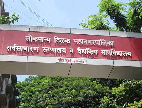 पांढऱ्या कफन ऐवजी त्यांच्या नशिबी प्लॅस्टिकच... 'ते' भोगतायत मरणानंतरच्या मरणयातना; सायन रुग्णालय मधील विदारक वास्तव समोर....