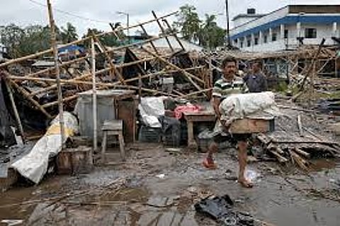 कोरोनाने मुंबईतली नोकरी गेली; चक्री वादळाने बंगालमधील घरही उद्धवस्त झाले