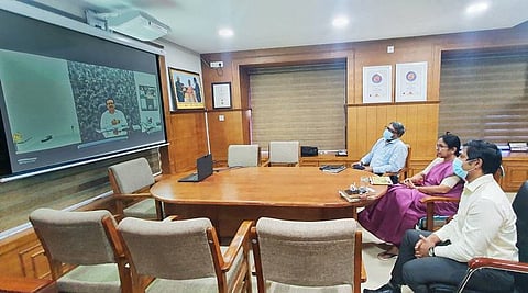 केरळ सरकारनं उद्धव ठाकरेंनी दिलेला शब्द पाळला, राज्याला केली मदत