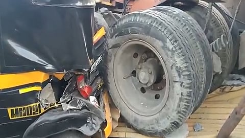 पार्सल घेण्यासाठी थांबलेल्या महिलेवर कोसळली क्रेन, पश्चिम द्रुतगती महामार्गावर पहाटे भीषण अपघात