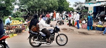 akkalkot bajar.jpg