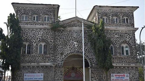 Akola News: Municipal employees Hum Nahi Sudharenge, late for the fourth day in a row