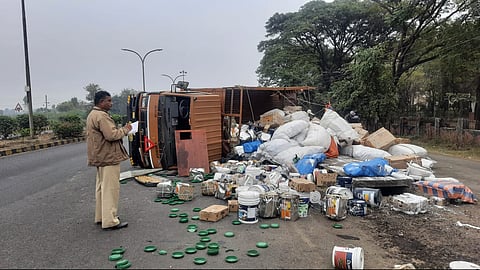 Two truck accident on Tiwasa National Highway in Amravati