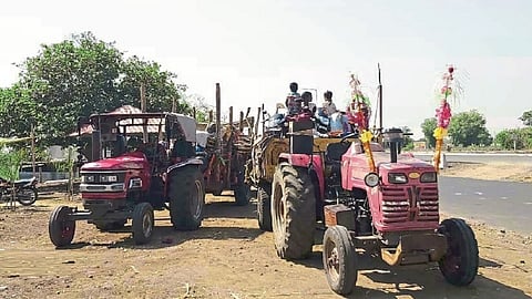 अंकुशनगर : अंबड तालुक्यात परतणारे ऊसतोड कामगार.