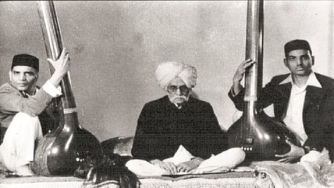 The fifth generation of Alladiyon Khonsaheb who brought Anavat Raag to Kolhapur is also in the music service
