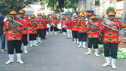 वाजंत्री 'वाजवा रे वाजवा' आदेशाच्या प्रतीक्षेत; लग्नसराईच्या बेगमीसाठी बॅंड पथकांची जुळवाजुळव
