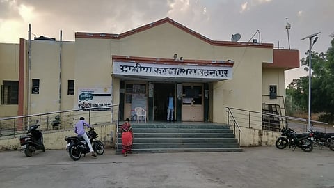 बदनापूर : येथील ग्रामीण रुग्णालयाची इमारत.