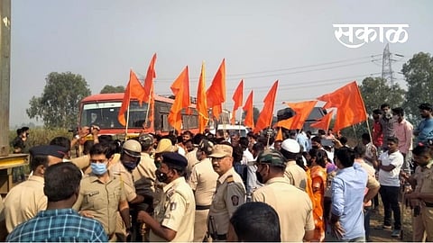 Attempt of Shivsainiks to enter Karnataka agitation in belgaum marathi news