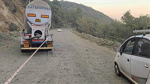 पोलादपूर : भोगाव खुर्द येथील रस्त्याची झालेली दुरवस्था.