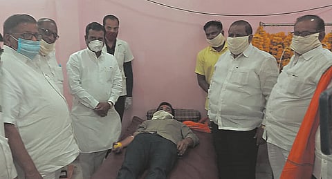 रक्तदानासह पंतप्रधान सहायता निधीला मदत
