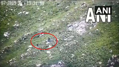 pakistani terrorist seen infiltrating loc near kupwara see video